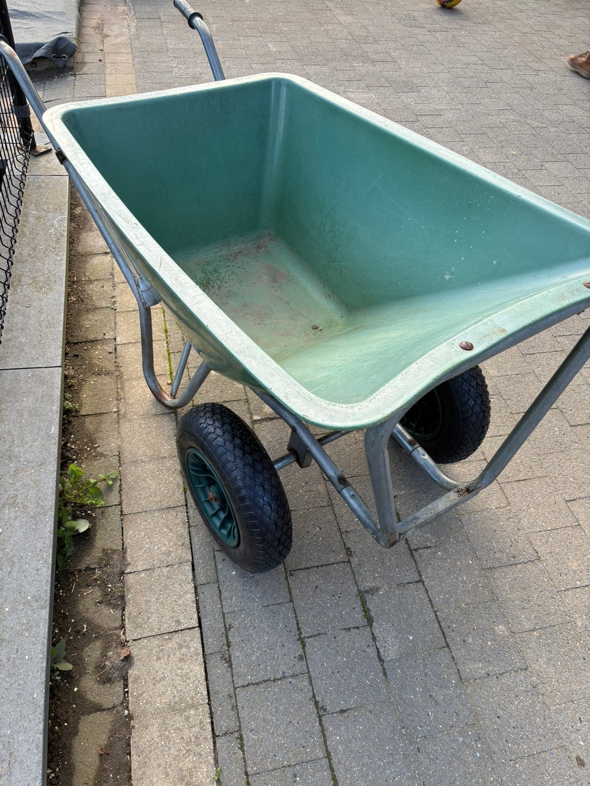 Grootte kruiwagen met twee wielen, Ophalen, Zo goed als nieuw