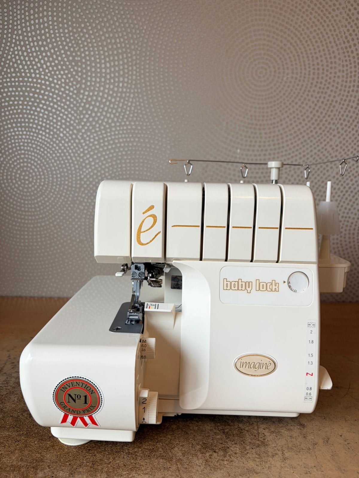 LOCKMACHINE BABY LOCK IMAGINÉ EN TRÈS BON ÉTAT, Enlèvement ou Envoi, Comme neuf, Surjeteuse, Autres marques
