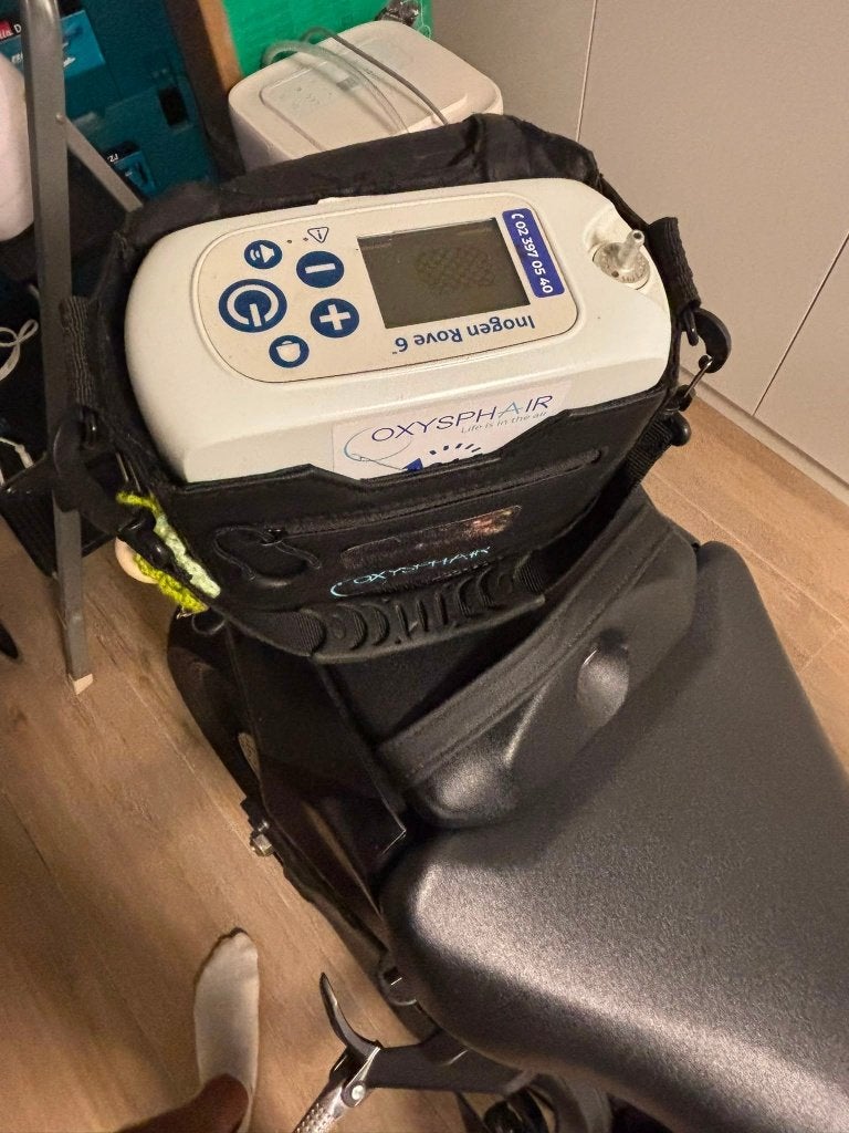 Inogen One G6 draagbare zuurstofconcentrator + tas, Ophalen, Zo goed als nieuw