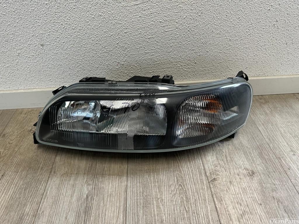 Volvo V70 II linker koplamp links 89007907, Gebruikt, Volvo