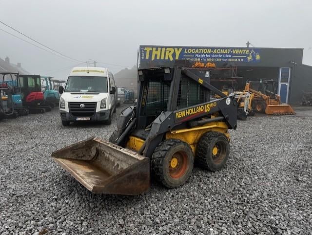 Chargeur compact New holland LS 160 Tres bon etat, Articles professionnels, Machines & Construction | Grues & Excavatrices, Enlèvement