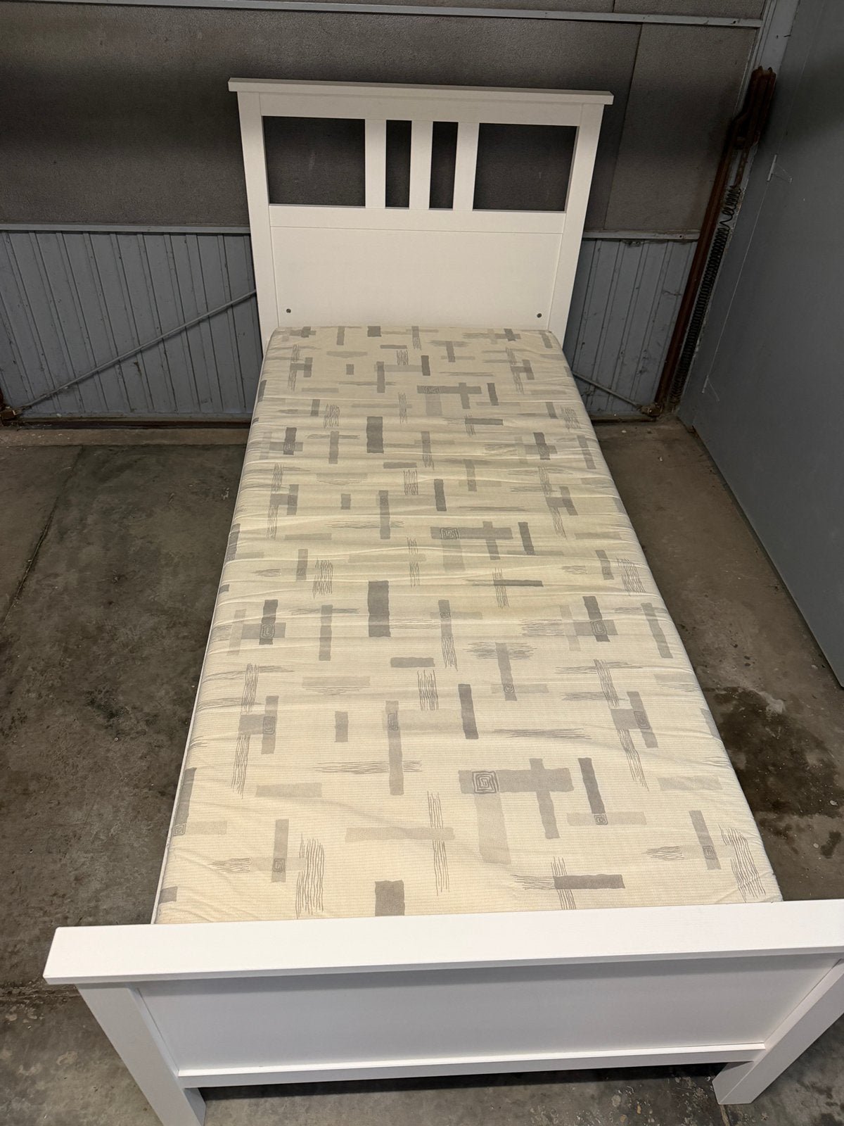 Eenpersoons bed, Huis en Inrichting, Ophalen, Zo goed als nieuw, Eenpersoons, 90 cm