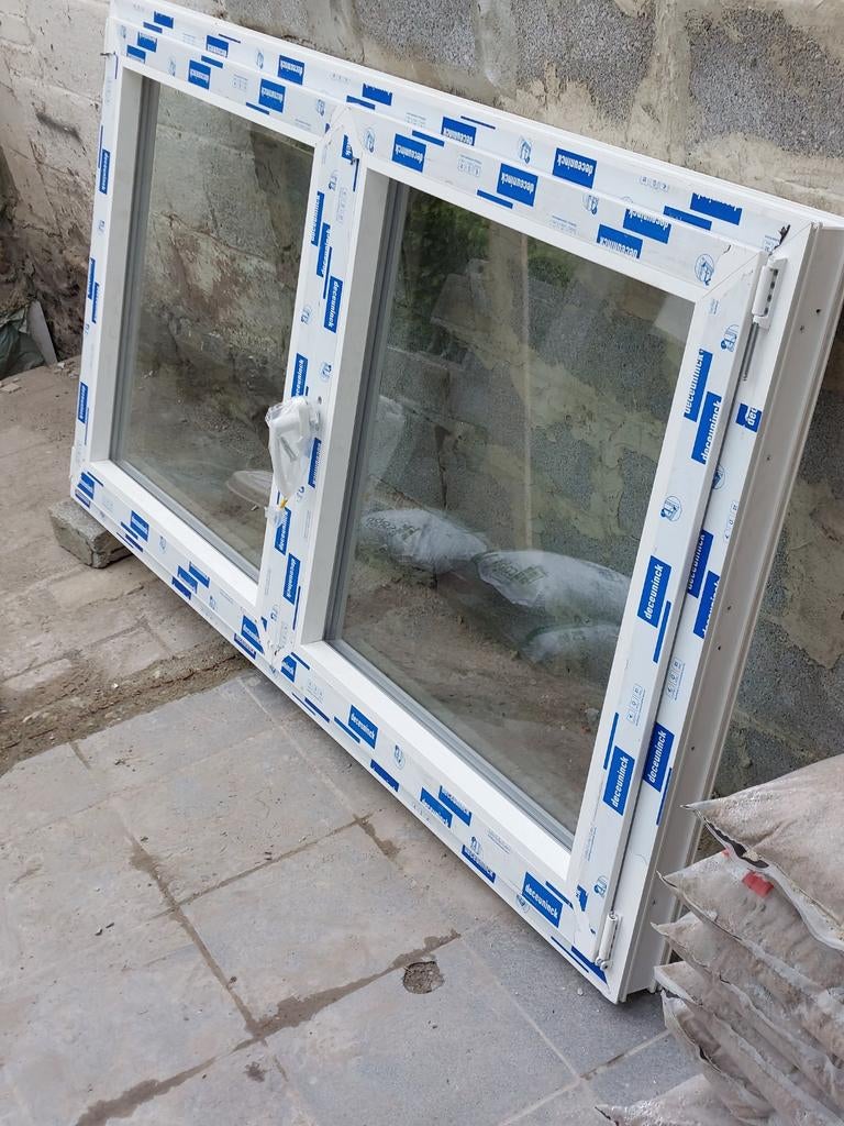 Nouveau chàssis PVC L 2000 × H1000 mm avec poignée, Doe-het-zelf en Bouw, Raamkozijnen en Schuifdeuren, Ophalen, Nieuw, Raamkozijn