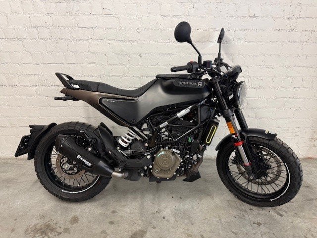 Svartpilen 125 - 2023, Motos, Motos | Husqvarna, Entreprise, Occasion, 1 cylindre, Manuelle