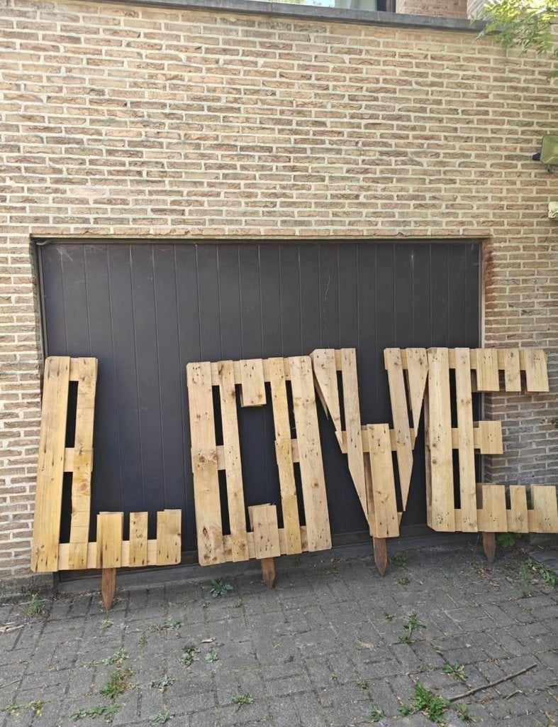 Palletletters LOVE, Ophalen