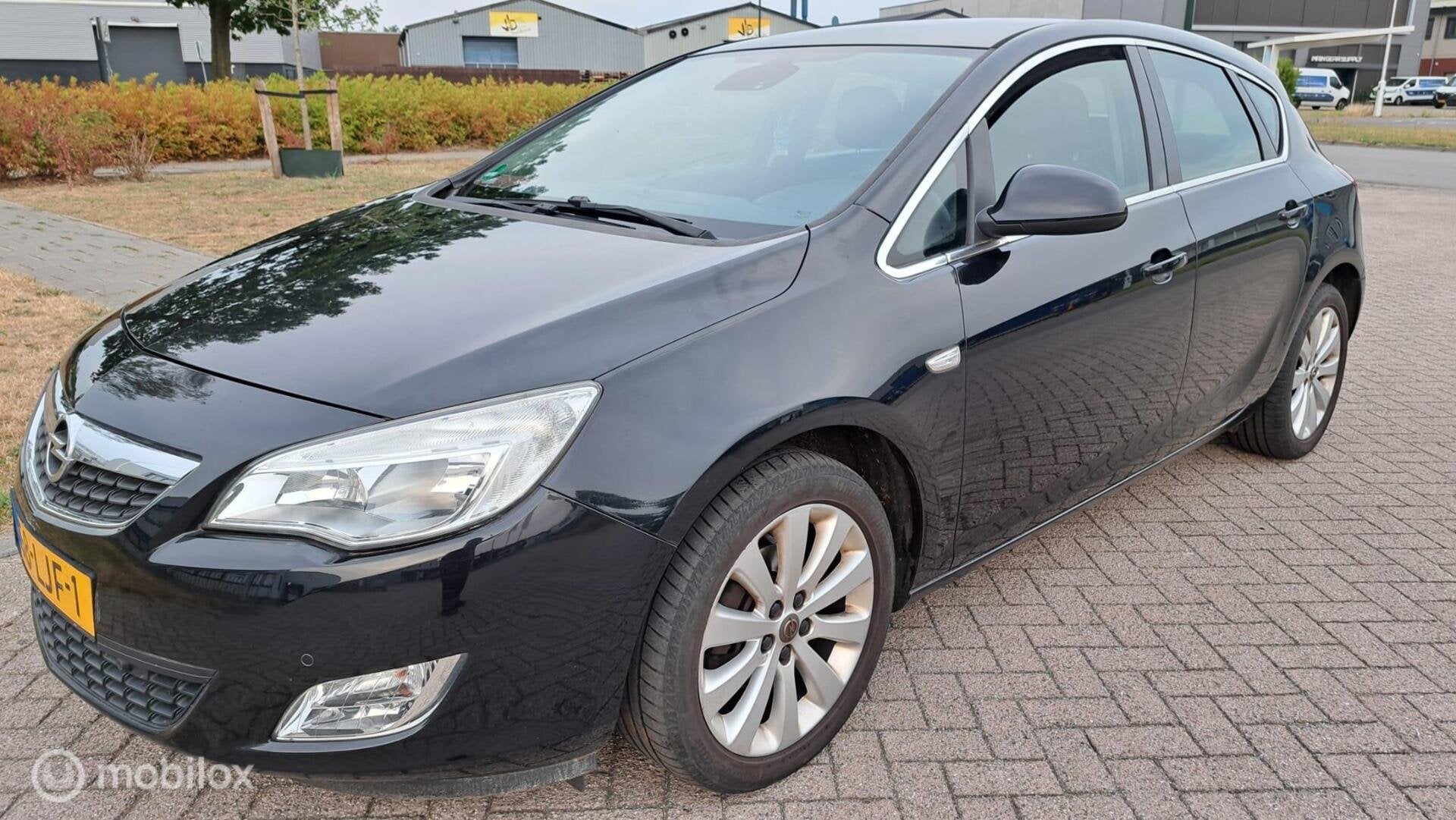 Opel Astra 1.6 Cosmo, Autos, Euro 5, Achat, 1250 kg, 680 kg
