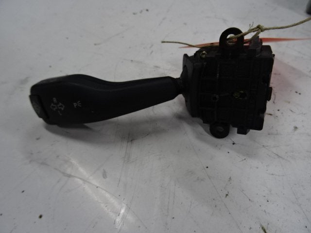 COMMUTATEUR CLIGNOTANT 3 serie Touring (E46 / 3) (8363668M), Mevr. I. Hauben, Utilisé, BMW, Rue de l'Espoir 34 34
4030  GRIVEGNÉE, BE
