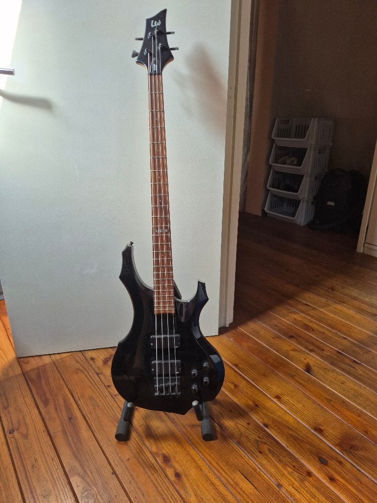 Esp ltd F104 bas, Muziek en Instrumenten, Snaarinstrumenten | Gitaren | Bas, Ophalen, Gebruikt, Elektrisch