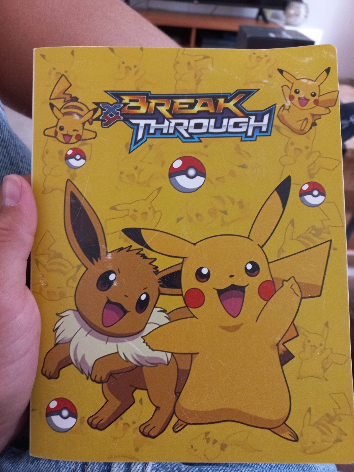 106 Pokémon kaarten in verzamelmap, Ophalen of Verzenden, Gebruikt, Meerdere kaarten