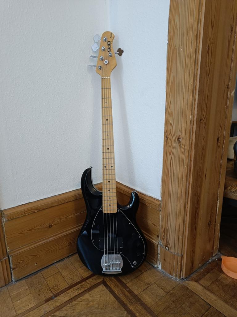 Sterling SUB 5-string by Music Man, Muziek en Instrumenten, Ophalen, Zo goed als nieuw, Elektrisch, 5-snarig