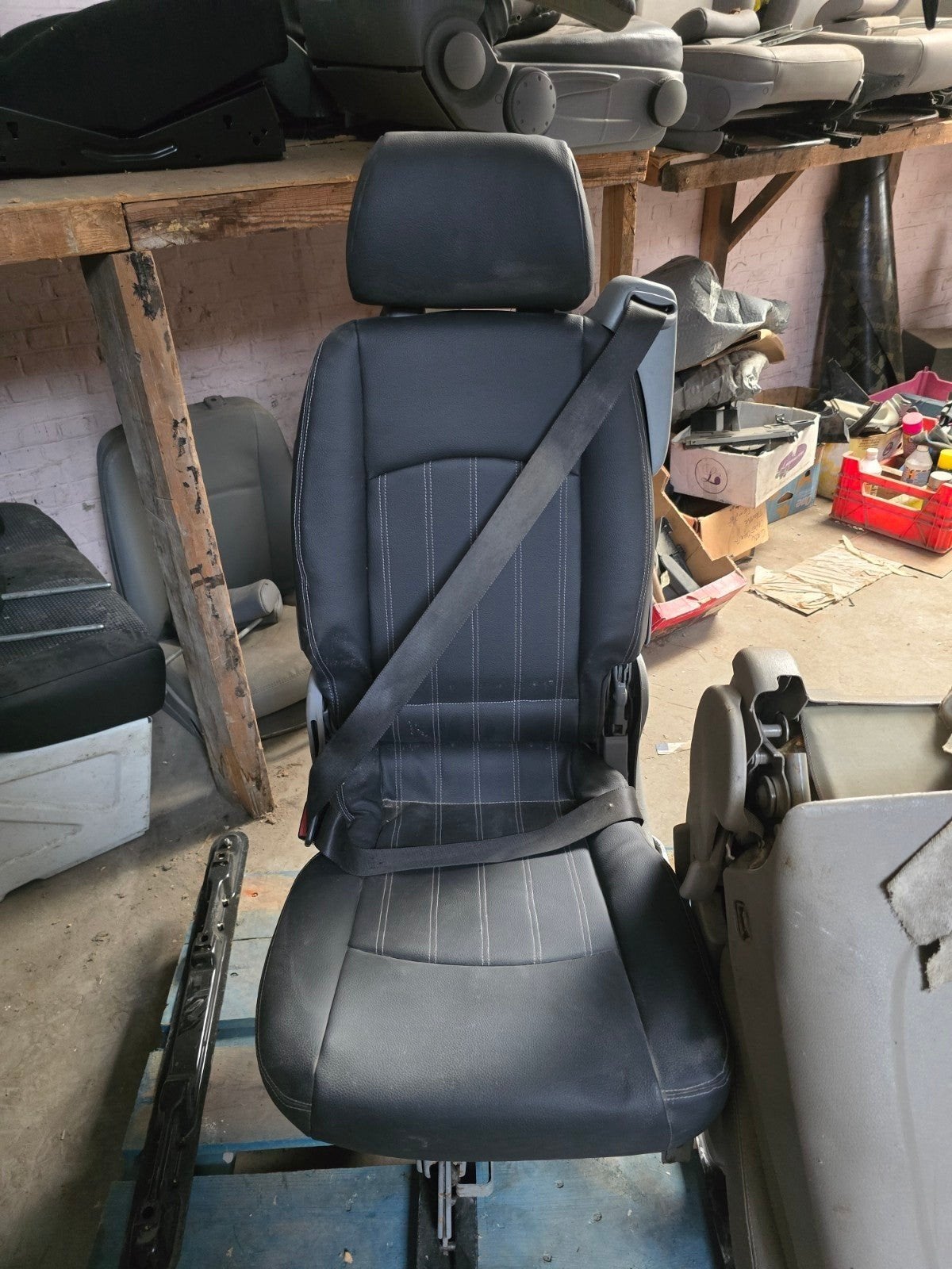 Sieges 1 place arriere mercedes vito viano 639 pass 447, Autos : Pièces & Accessoires, Habitacle & Garnissage, Enlèvement ou Envoi