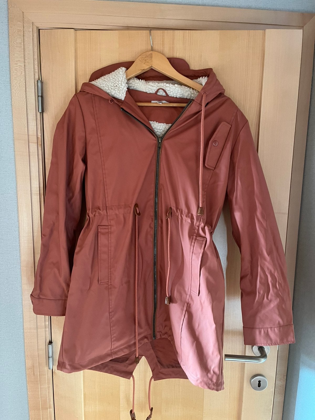 Waterdichte winterjas, Ophalen of Verzenden, Zo goed als nieuw, Maat 38/40 (M), Bruin
