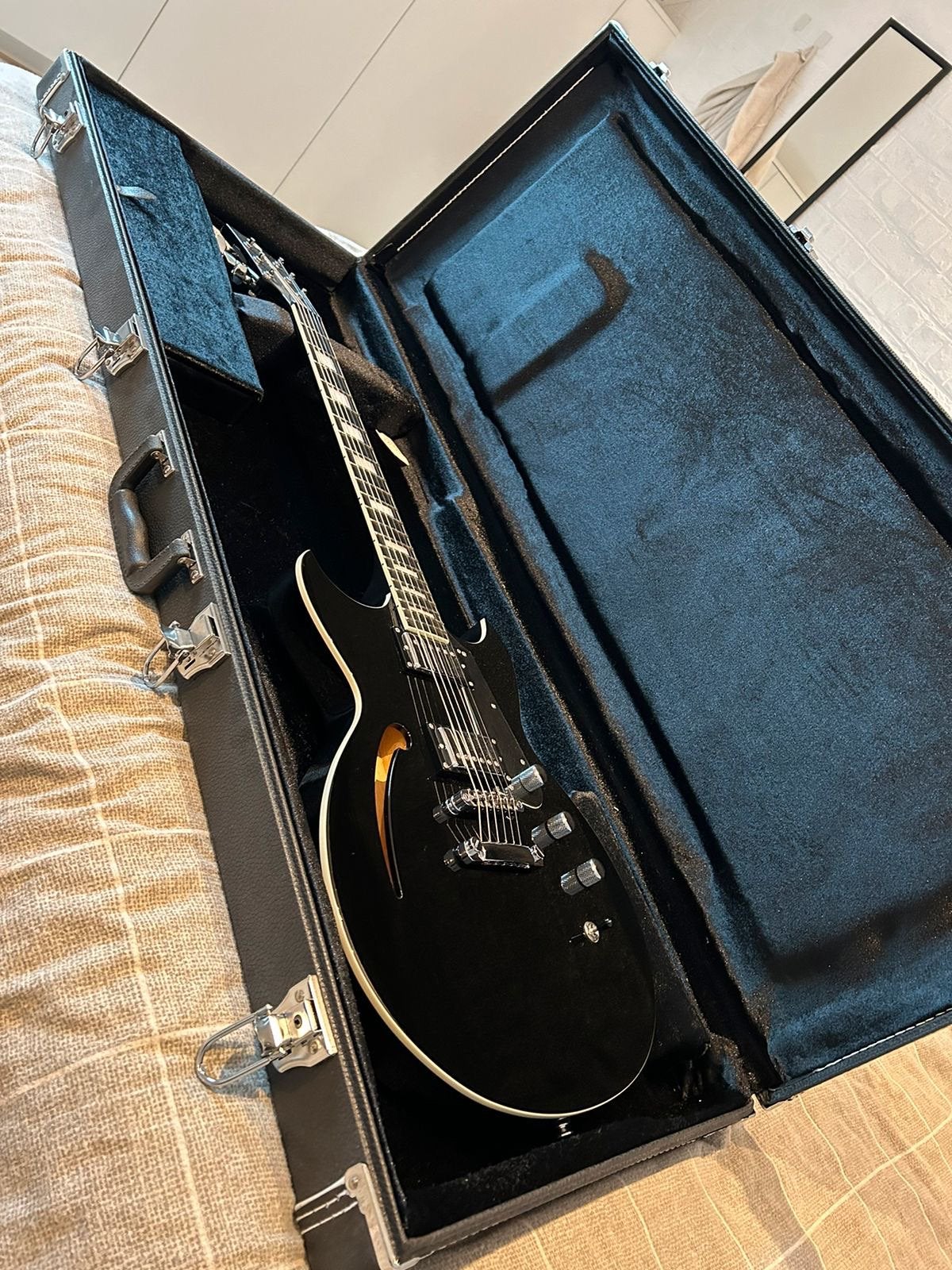 Reverend Manta Ray HB Black, Musique & Instruments, Instruments à corde | Guitares | Électriques, Enlèvement, Comme neuf