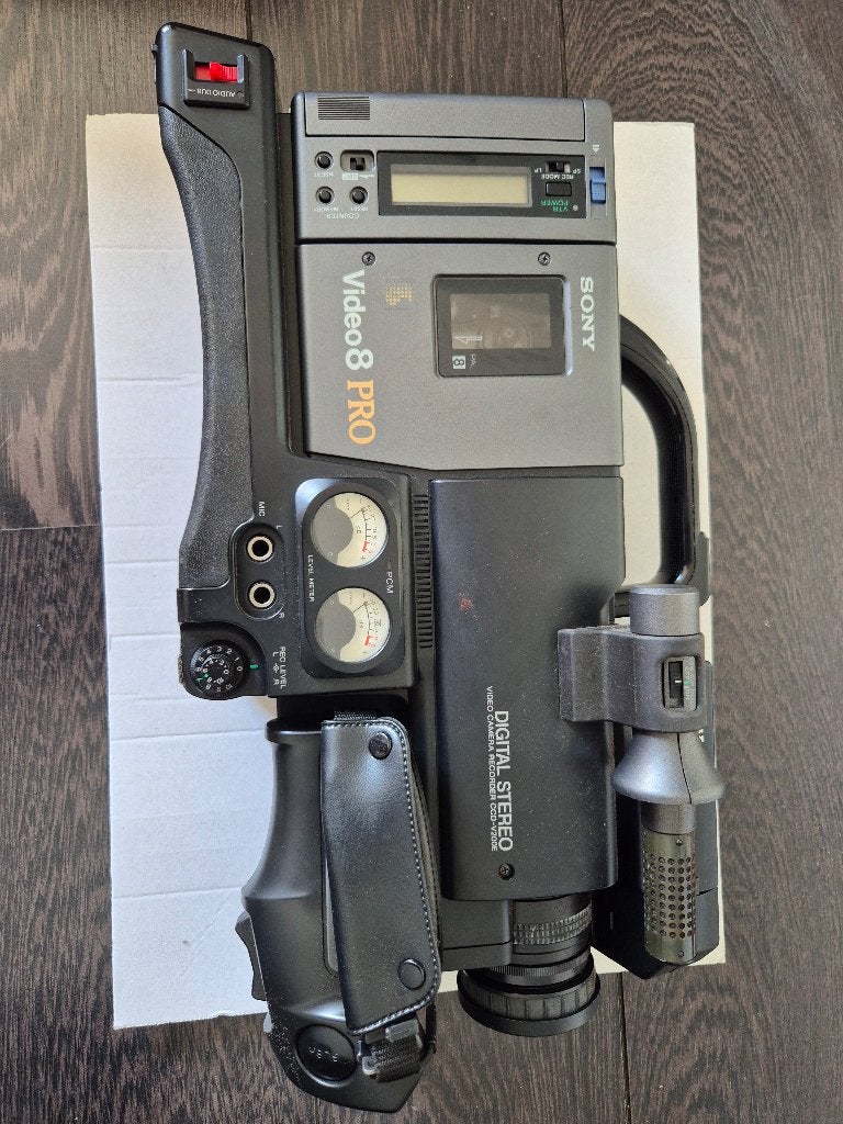 Sony CCD-V200E Video8 Pro, TV, Hi-fi & Vidéo, Caméscopes analogiques, Enlèvement ou Envoi