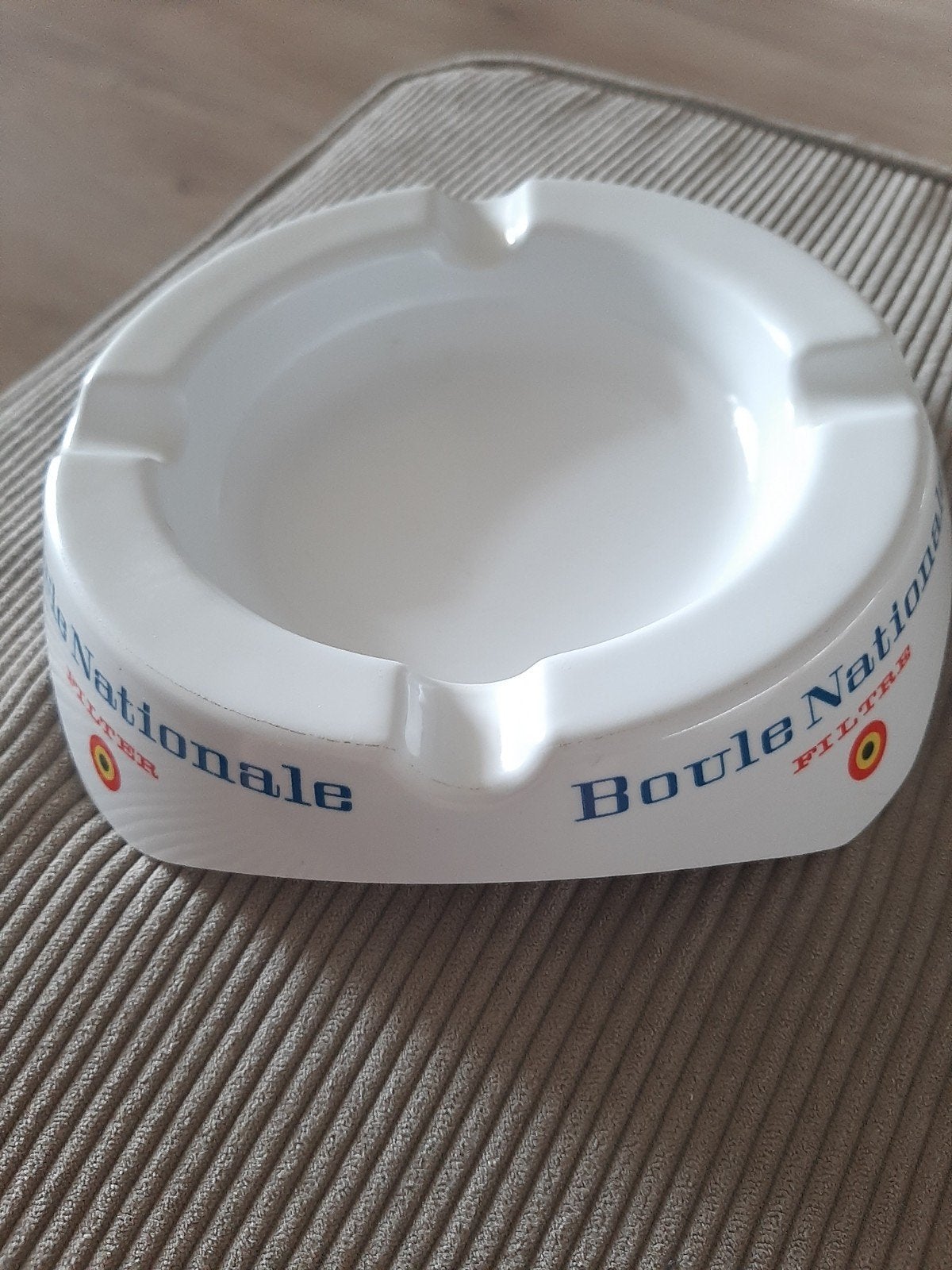 BOULE NATIONALE cendrier 18 cm en melamine quasi neuf