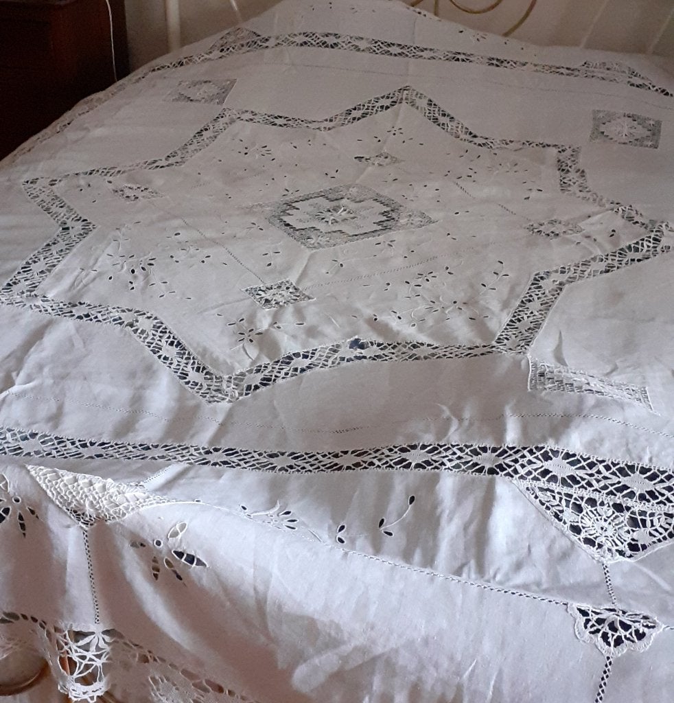 Couvre  lit de trousseau  en lin brodée, Nappe, Enlèvement ou Envoi, Utilisé, Lin
