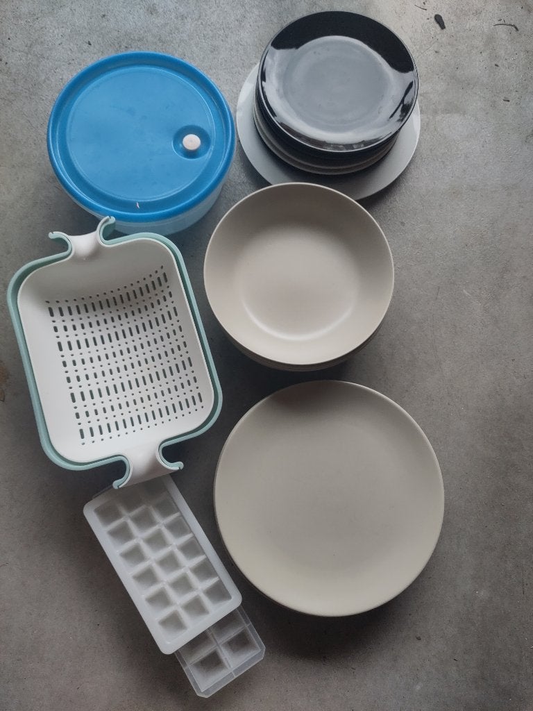assiettes et égouttoir à donner, Enlèvement, Utilisé, Assiettes(s)