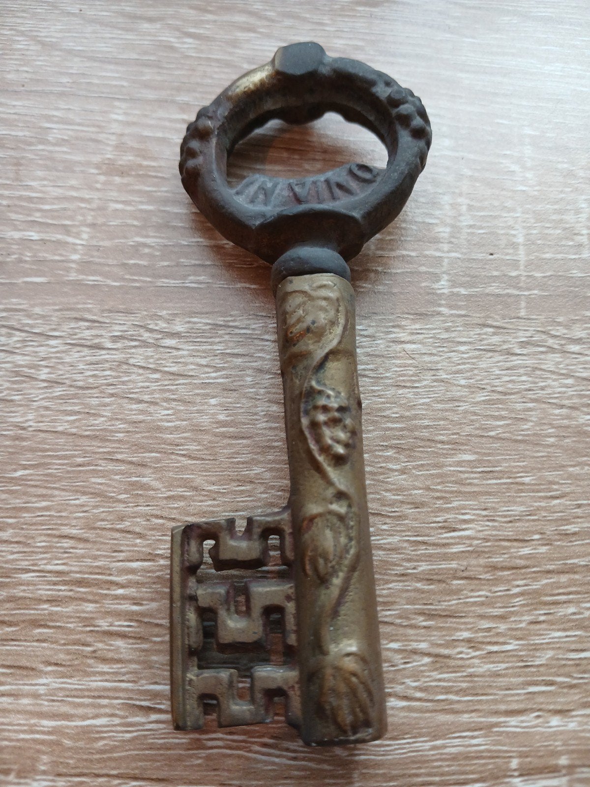ancien tire bouchon décapsuleur en bronze 1940 50, Antiquités & Art, Enlèvement ou Envoi, Bronze