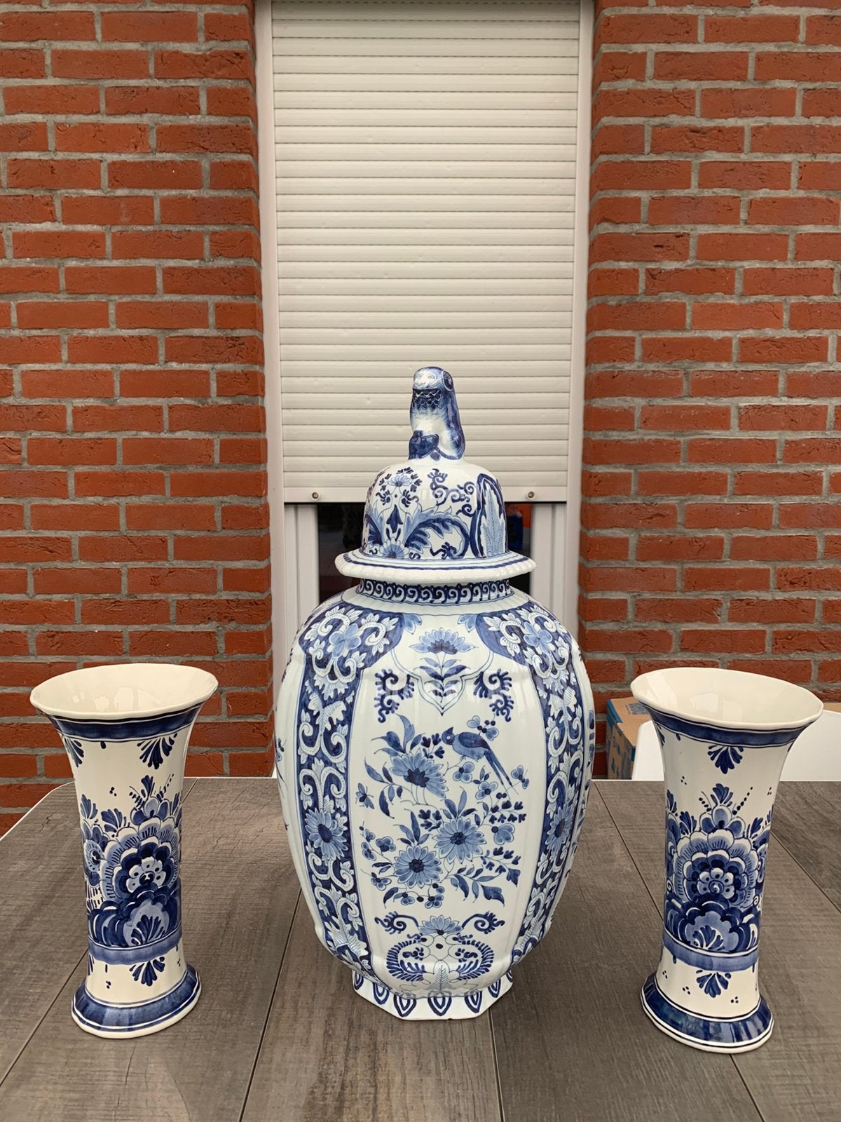 Set Delft, Enlèvement