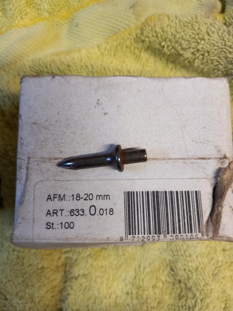 Inslag nagels  voor pistool  of schieten, Ophalen