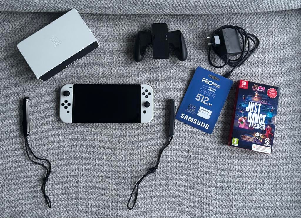 Nintendo Switch Oled + Just Dance + accessoires, Games en Spelcomputers, Ophalen of Verzenden, Zo goed als nieuw, Switch OLED