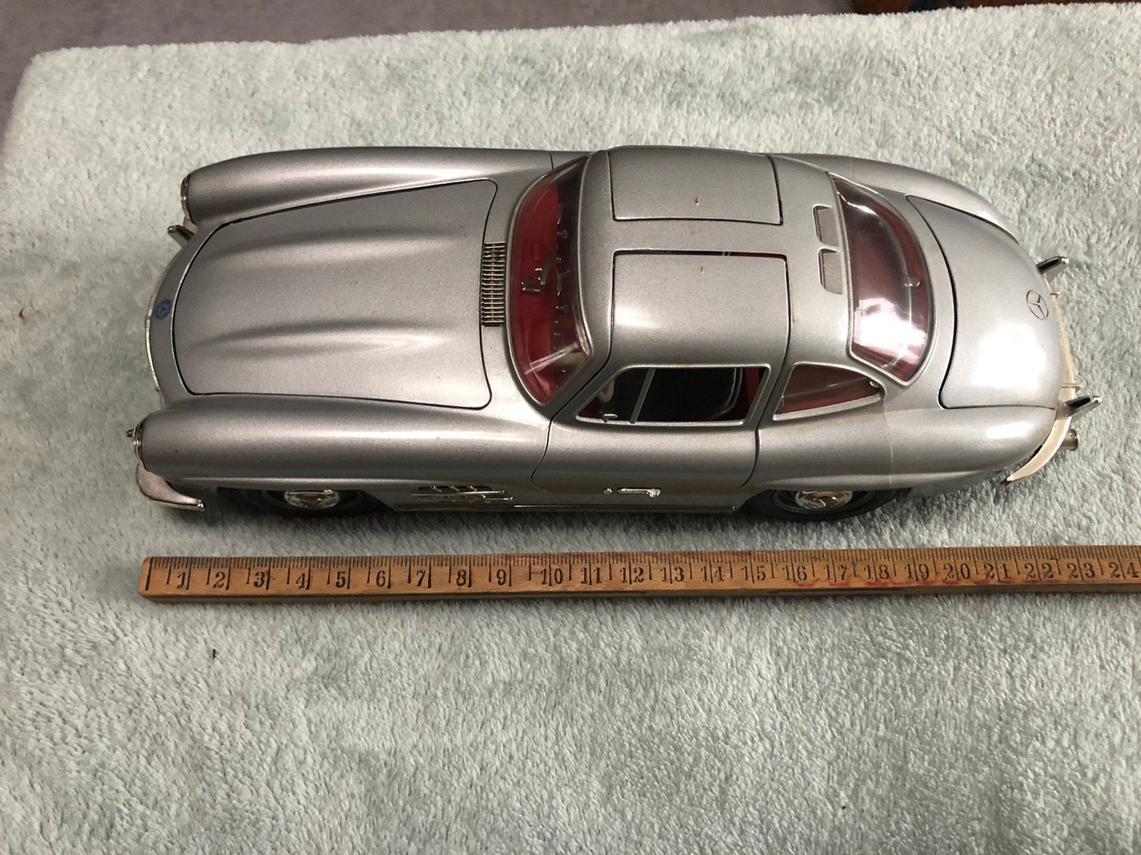 Mercedes, Enlèvement, Neuf