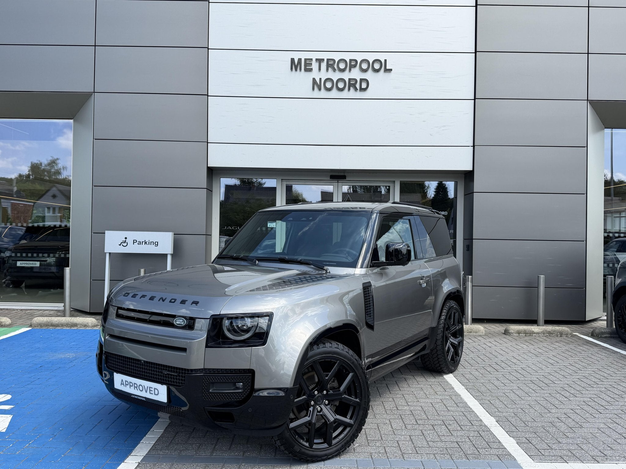 Land Rover Defender 90 3L D250 X-Dynamic SE // Lichte Vracht, https://public.car-pass.be/vhr/28fb83cd-9fe9-4ef9-a5ea-64f6c0c4e9dd