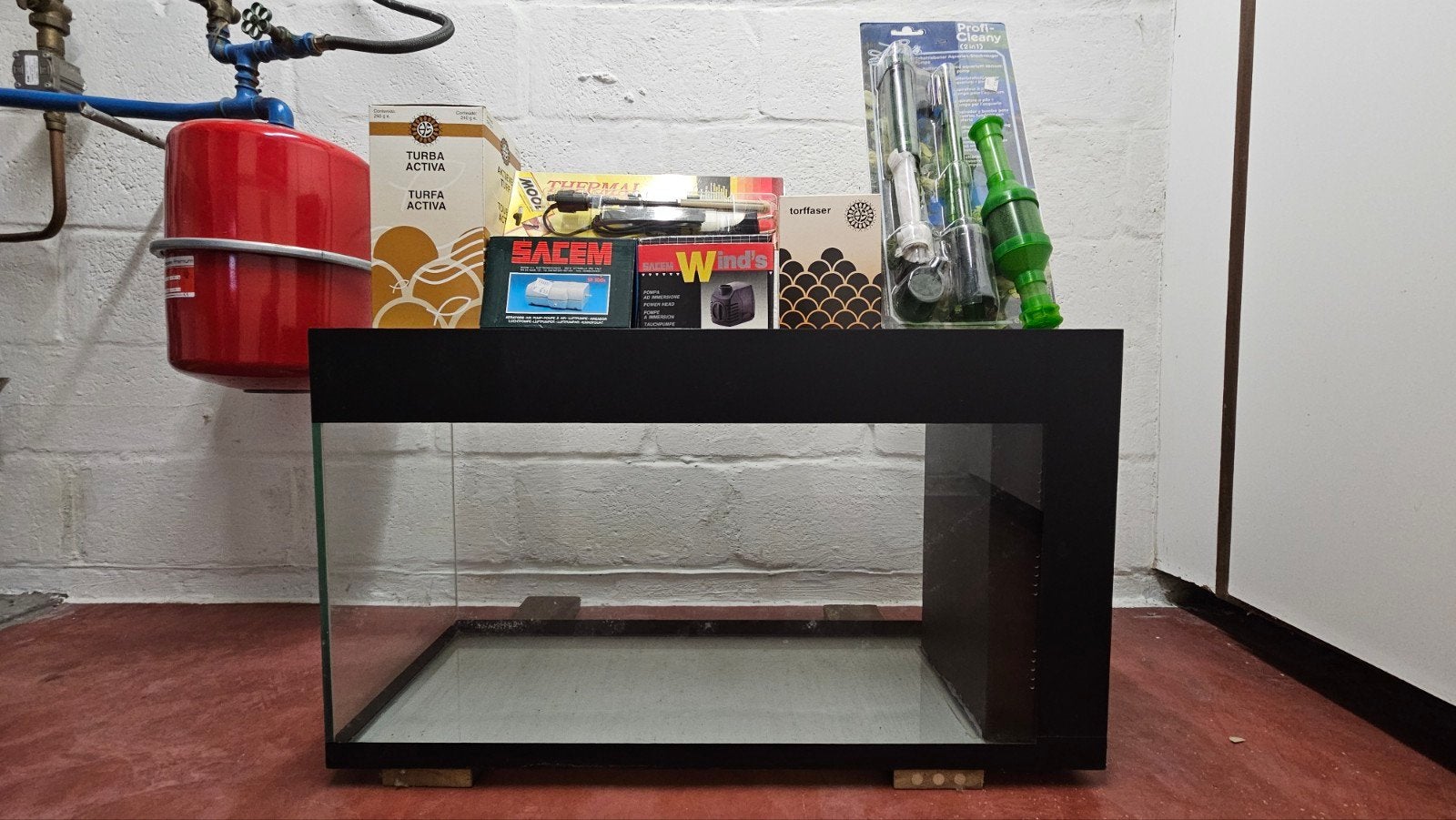 Aquarium : 80 cm de large x 45 cm de haut x 30 cm de profond, Animaux & Accessoires, Enlèvement, Chauffage, Utilisé, Decoratie