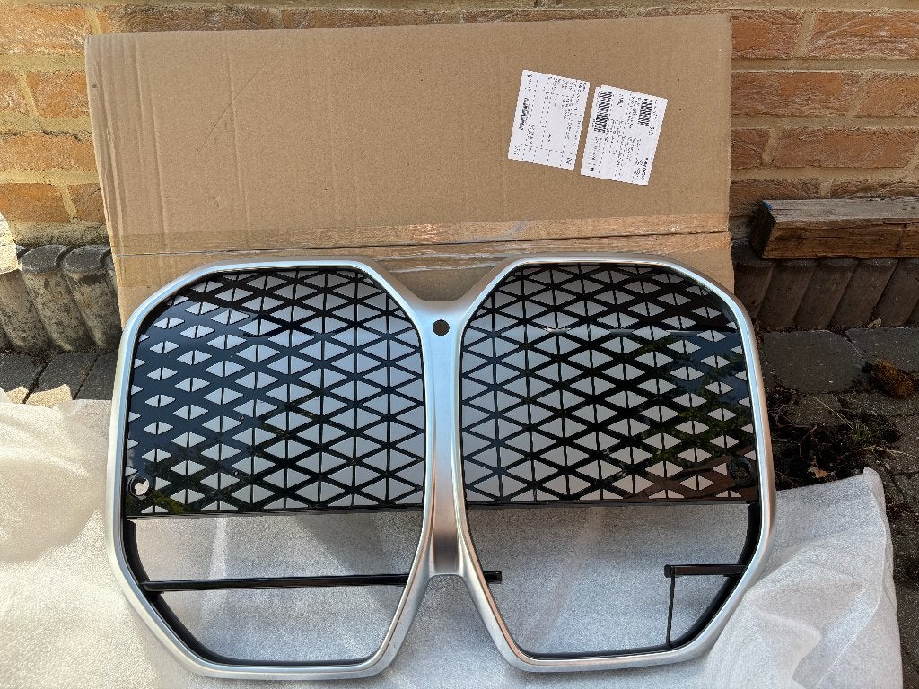 Grille BMW i4 G26  2025, Auto-onderdelen, Gebruikt, Voor, Ophalen of Verzenden, BMW