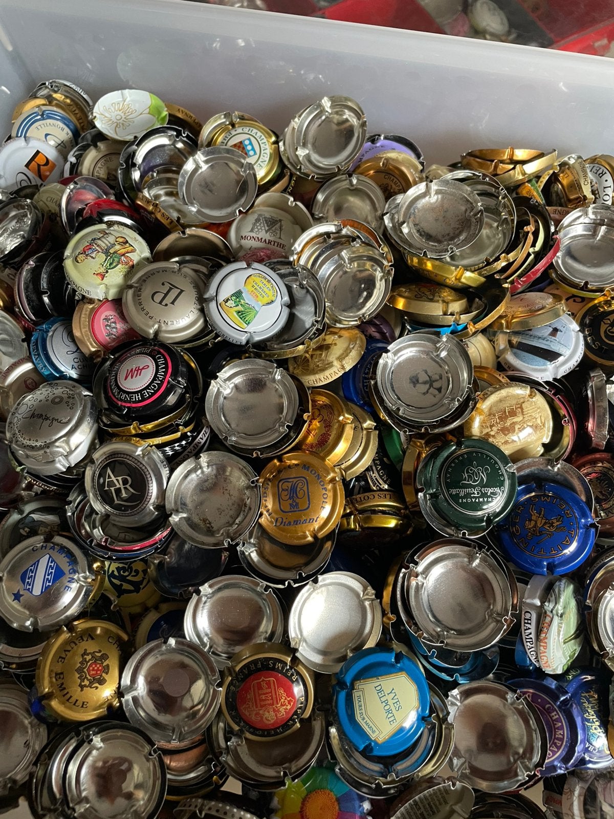Capsules de champagne, Enlèvement