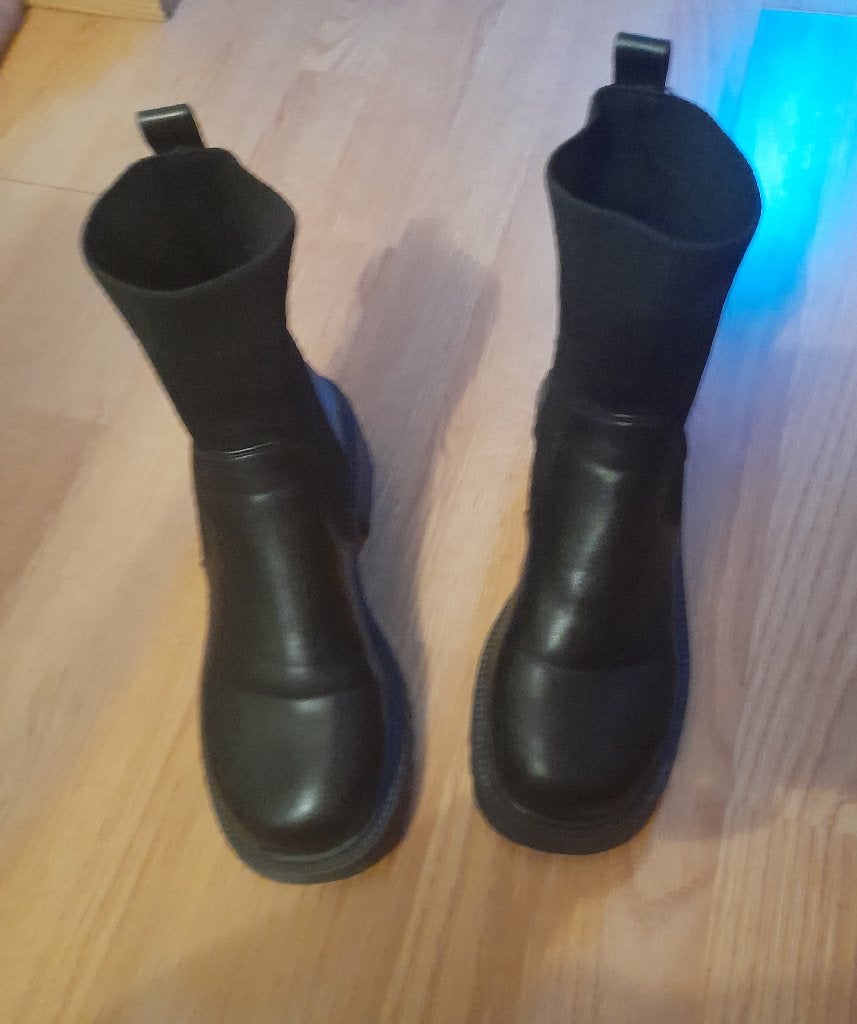 Bottines femme  style chaussettes a enfiler p.37, Enlèvement, Fille, Bottines, Comme neuf