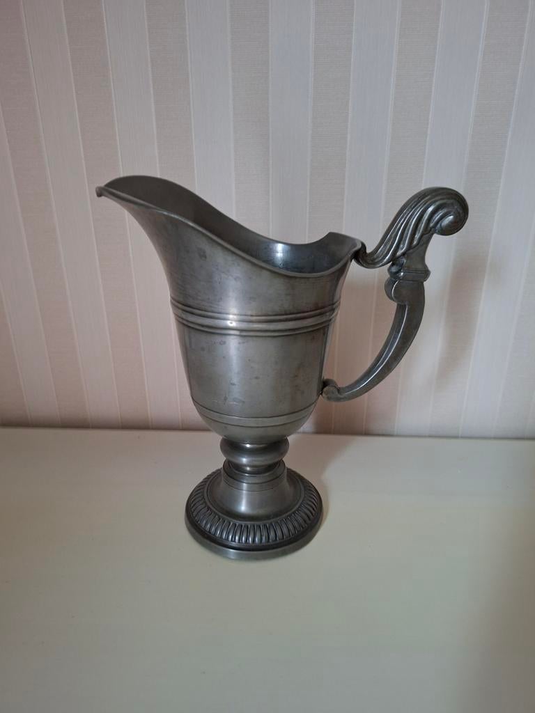 Helmet Ewer, Ophalen