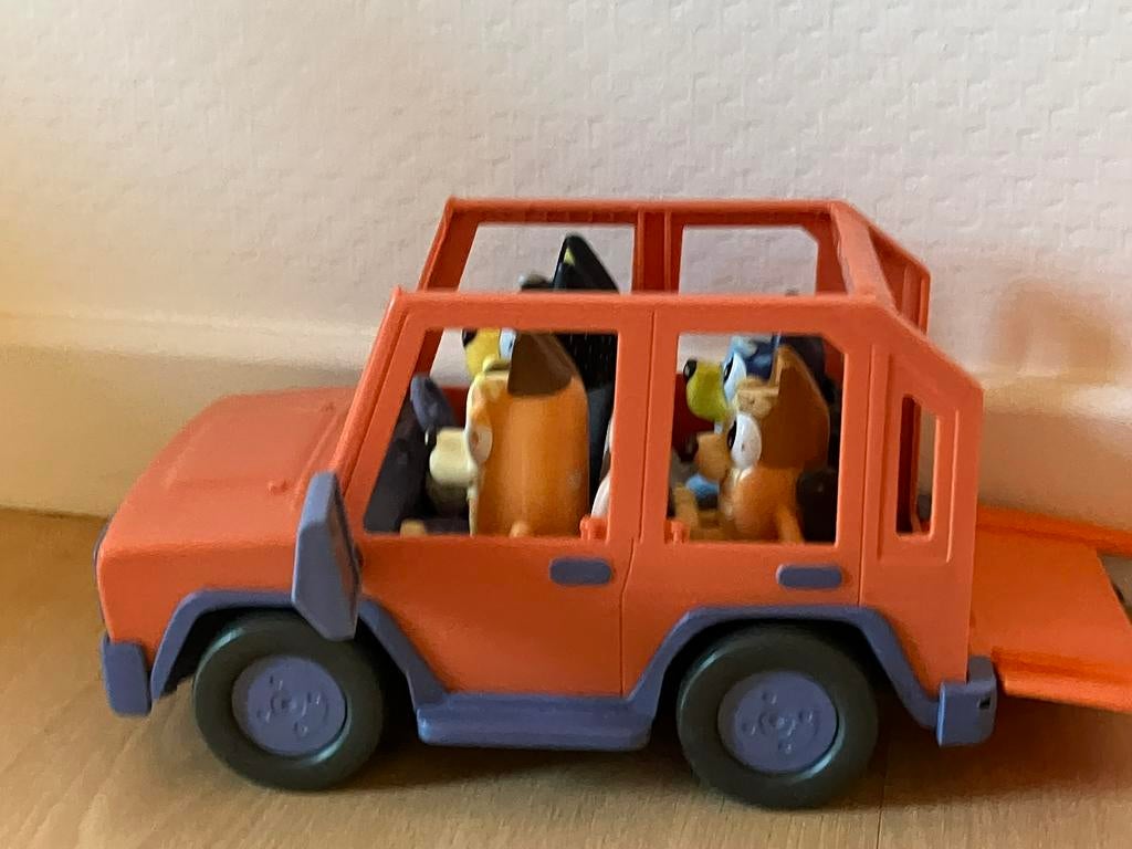 Bluey auto, quad en verschillende figuurtjes, Ophalen, Zo goed als nieuw