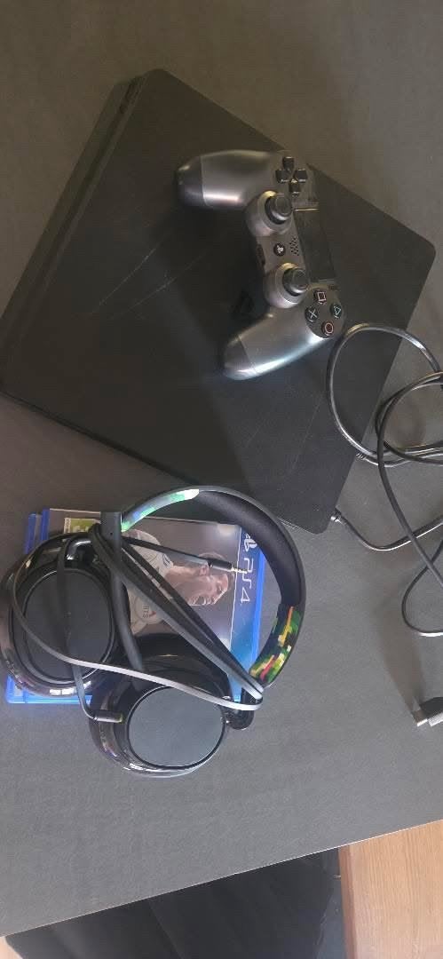 Playstation 4 met headphone, Enlèvement, Comme neuf