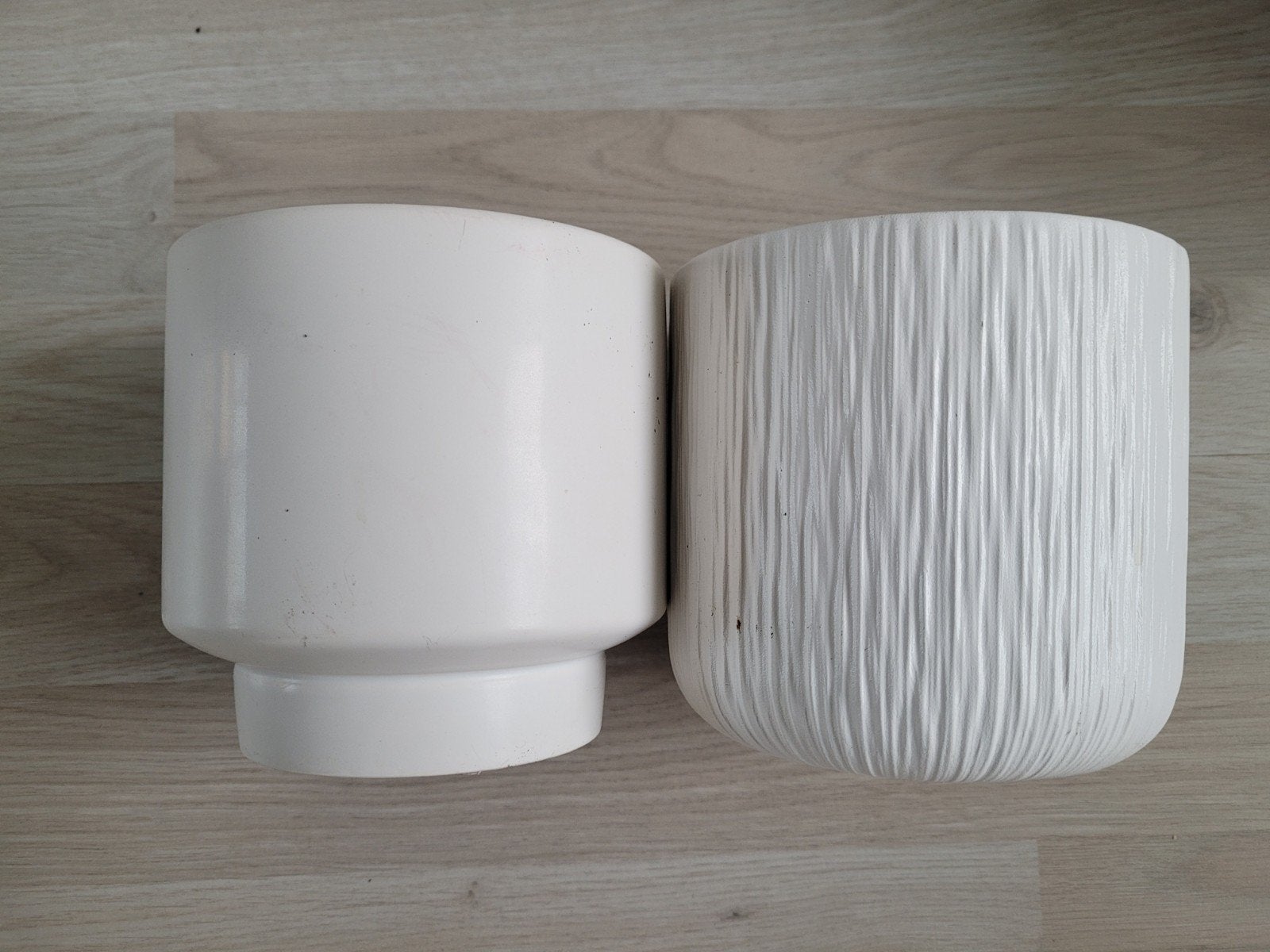 10 witte bloempotten, verschillende motiefjes., Tuin en Terras, Ophalen, Aardewerk