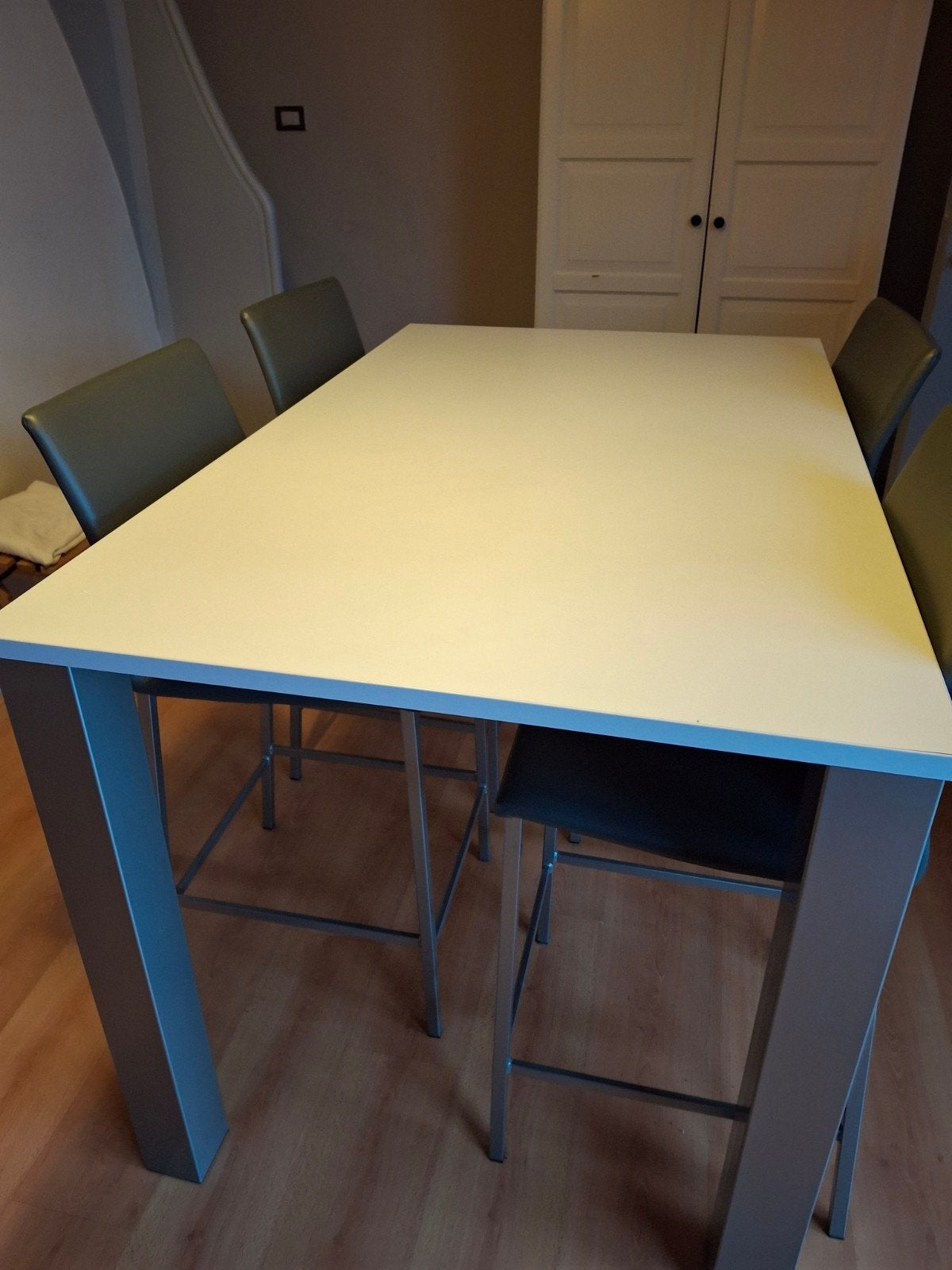 hoge keukentafel met 4 stoelen, Huis en Inrichting, Tafels | Eettafels, Ophalen, Gebruikt, Modern, Vier personen