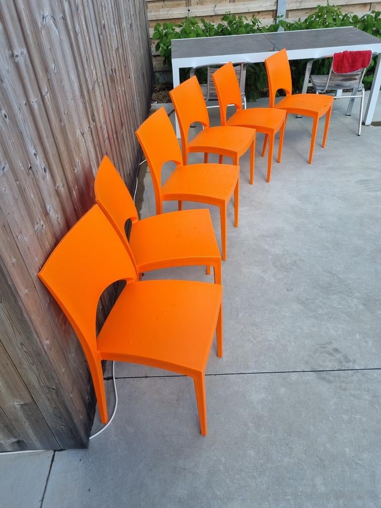 6 stapelstoelen waal, Enlèvement