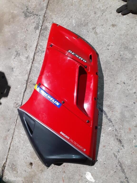 Zijkuipdeel kuip kuipdeel origineel links Paso 750, Gebruikt, Factorystore.service@ducati.com, Ophalen of Verzenden, Via Antonio Cavalieri Ducati, 74/5, 74/6, 40132 Bologna BO