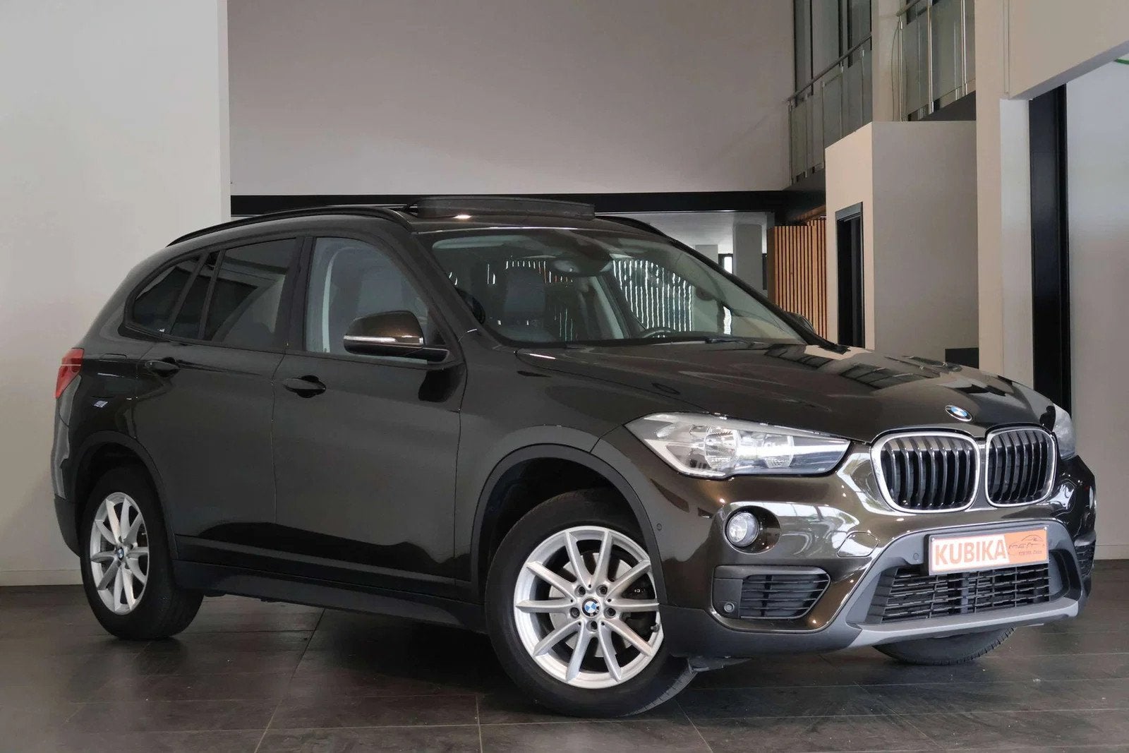 BMW X1 X1 2.0 dAS sDrive18 Pano TrekH Keyless Garantie*, Auto's, BMW, Elektrische ramen, 4 cilinders, Bruin, 136 pk