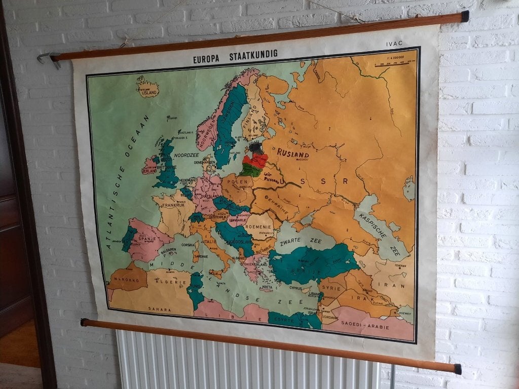 Europa staatkundig ( canvas IVAC schaal 1:450.000, Antiquités & Art, Antiquités | Cartes scolaires, Enlèvement