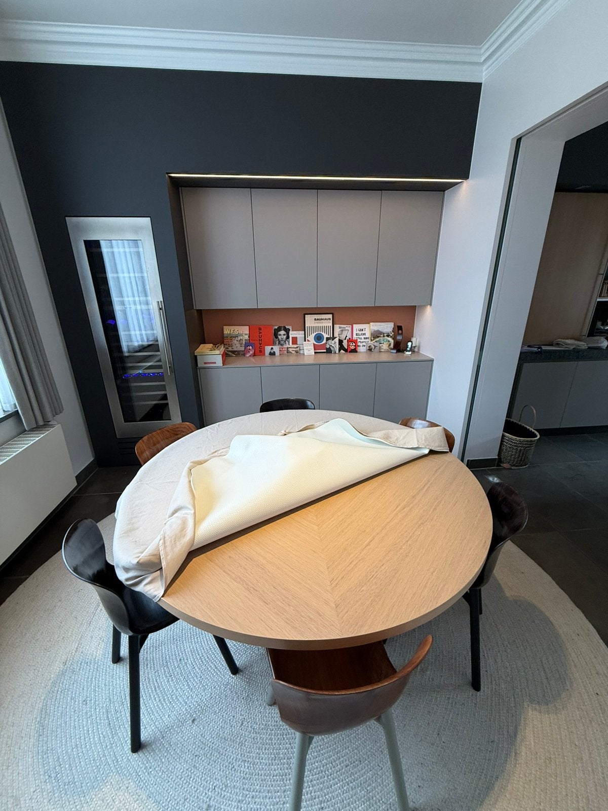 Stevige zware ronde tafel (10 personen) 160 cm van Luxhome, Huis en Inrichting, Ophalen, 150 tot 200 cm, Rond, Zo goed als nieuw