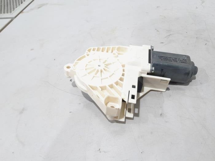 Moteur de vitre portière d'un Audi Q3, -, 3 mois de garantie, Audi, Utilisé