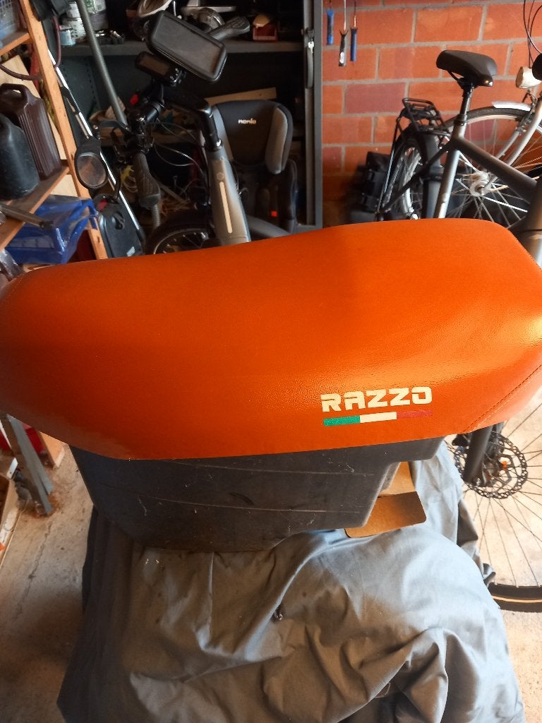 Scooter Razzo zadel, Vélos & Vélomoteurs, Enlèvement, Comme neuf, Selle