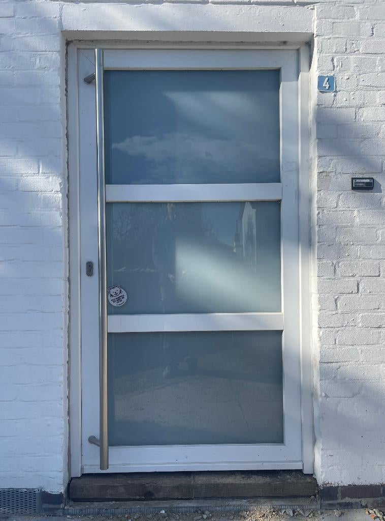 PVC (voor)deur met dubbel glas en trekker, Ophalen, Zo goed als nieuw