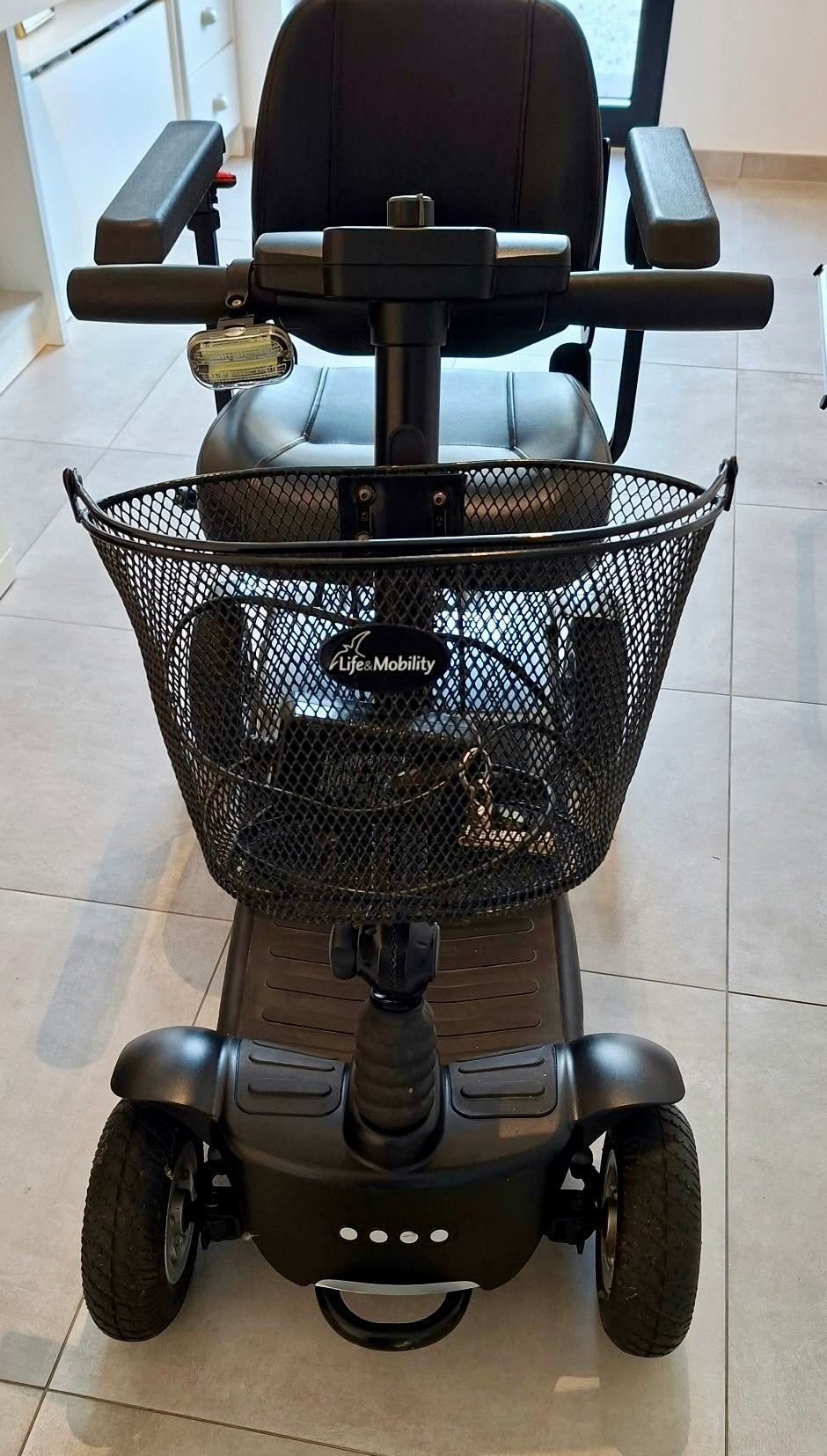 Life & Mobility Vivo scootmobiel 8 km/u – zeer nette staat, Diversen, 10 km/u of minder, 16 t/m 25 km, Zo goed als nieuw, Ophalen