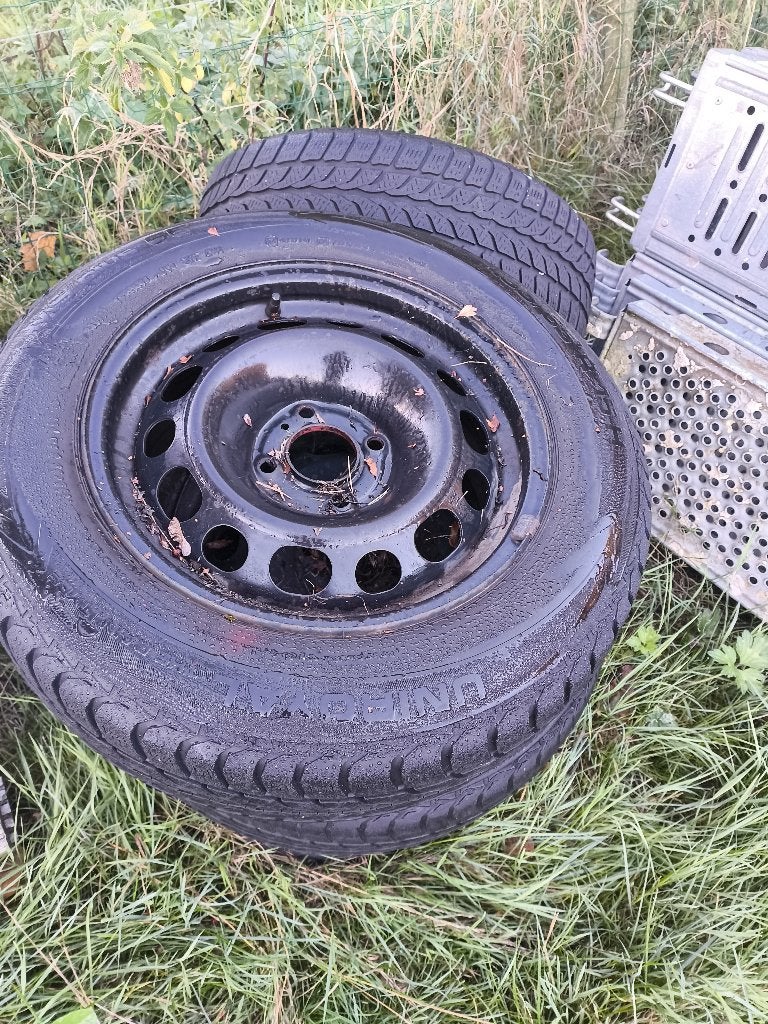 4 jantes et 2 pneus hivers 195/65R15, Autos : Pièces & Accessoires, Enlèvement, Utilisé, Citroën