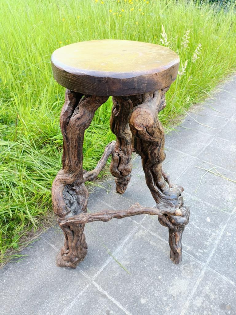 Tabouret brutaliste pieds de vigne, Maison & Meubles, Enlèvement