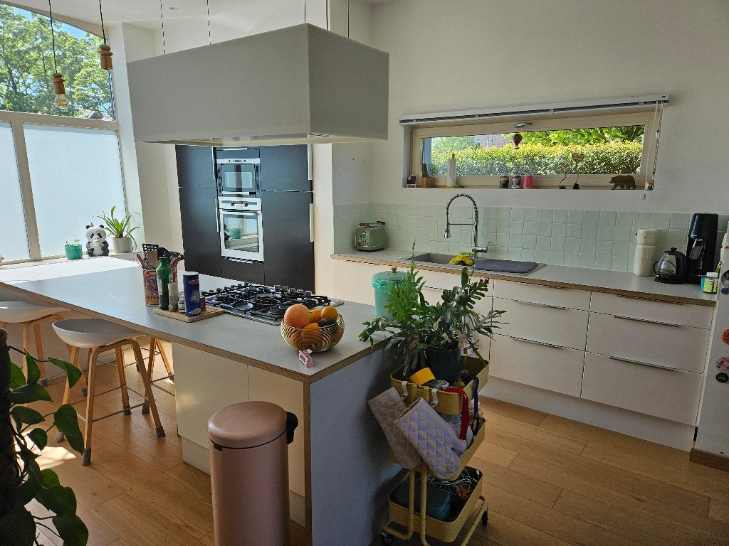 Keuken met eiland en toestellen, Ophalen, Gebruikt, Wit, Overige typen