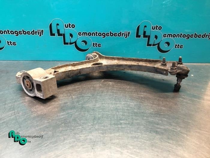 Bras de suspension avant droit d'un Volkswagen Golf (Golf 09, Volkswagen, -, 3 mois de garantie, Utilisé