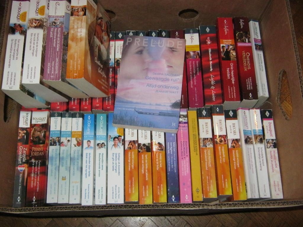dikke Harlequin romans diverse series, Ophalen of Verzenden, Gelezen